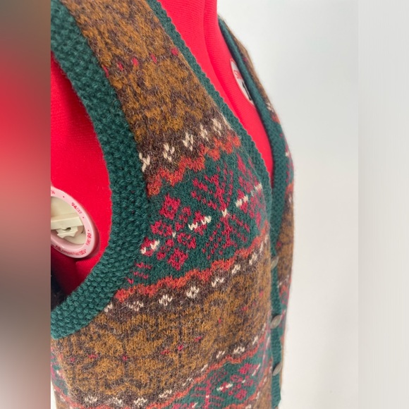 Vintage Lord & Taylor Wool Holiday Patterned Sweater Like Festive Vest - Picture 10 of 11